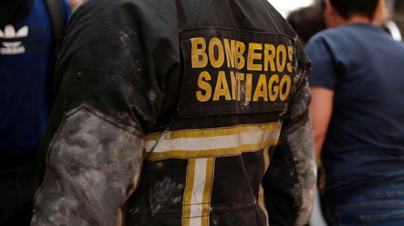 Dos personas murieron tras incendio en minimarket en Padre Hurtado  
